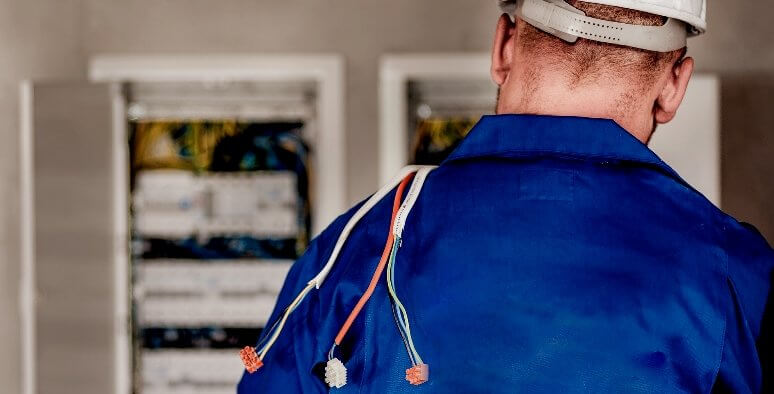 TECHNIKA WYSOKOPRĄDOWA INSTALACJE ELEKTRYCZNE I AKPIA, SZYNOPRZEWODY, SZAFY STEROWNICZE